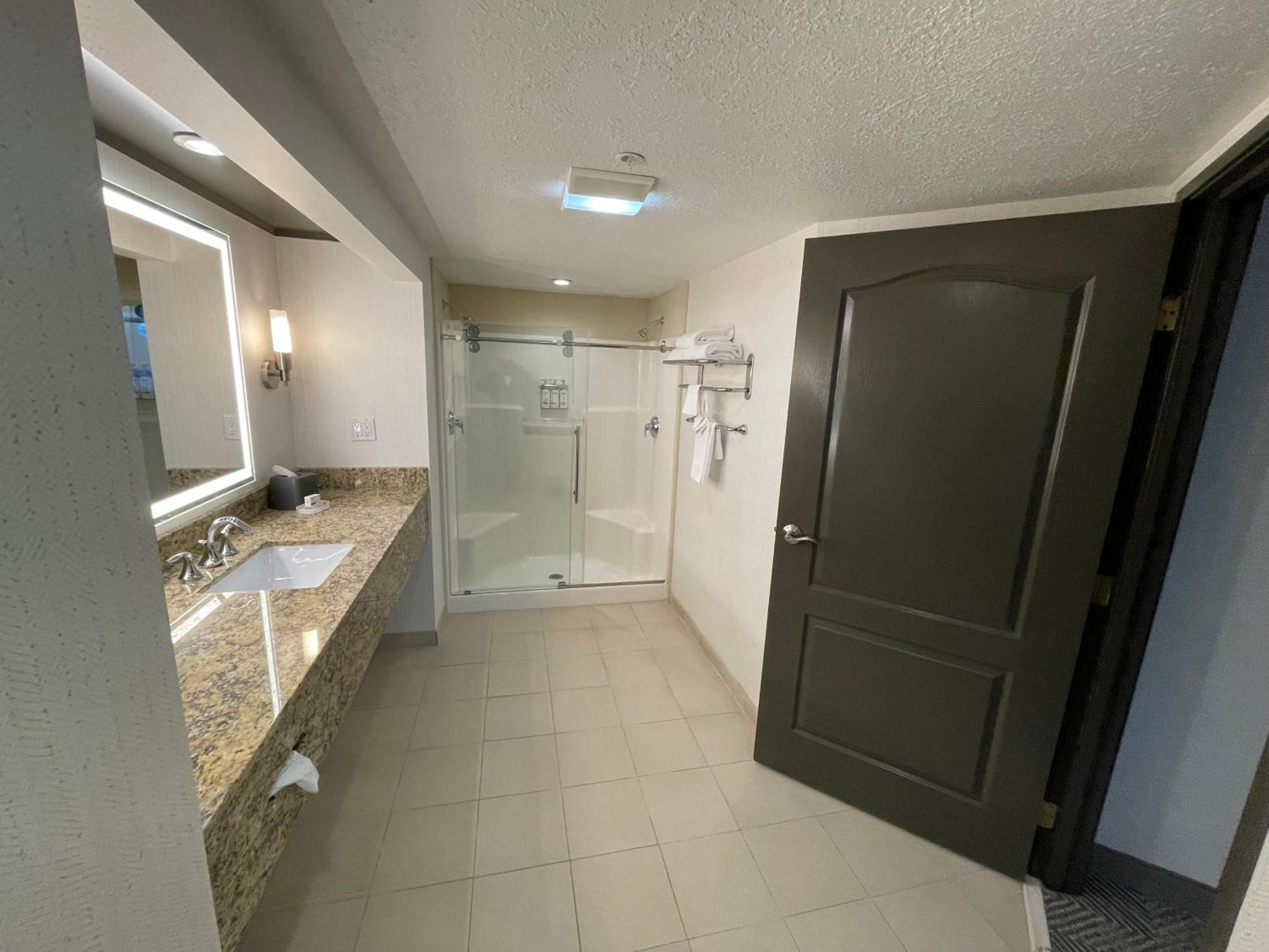 Standard Suite,1691987921:JPEG